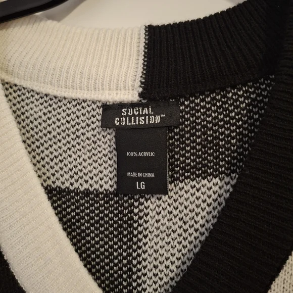 Hot Topic Black and White Checkered Sweater - Picture 3 of 4
